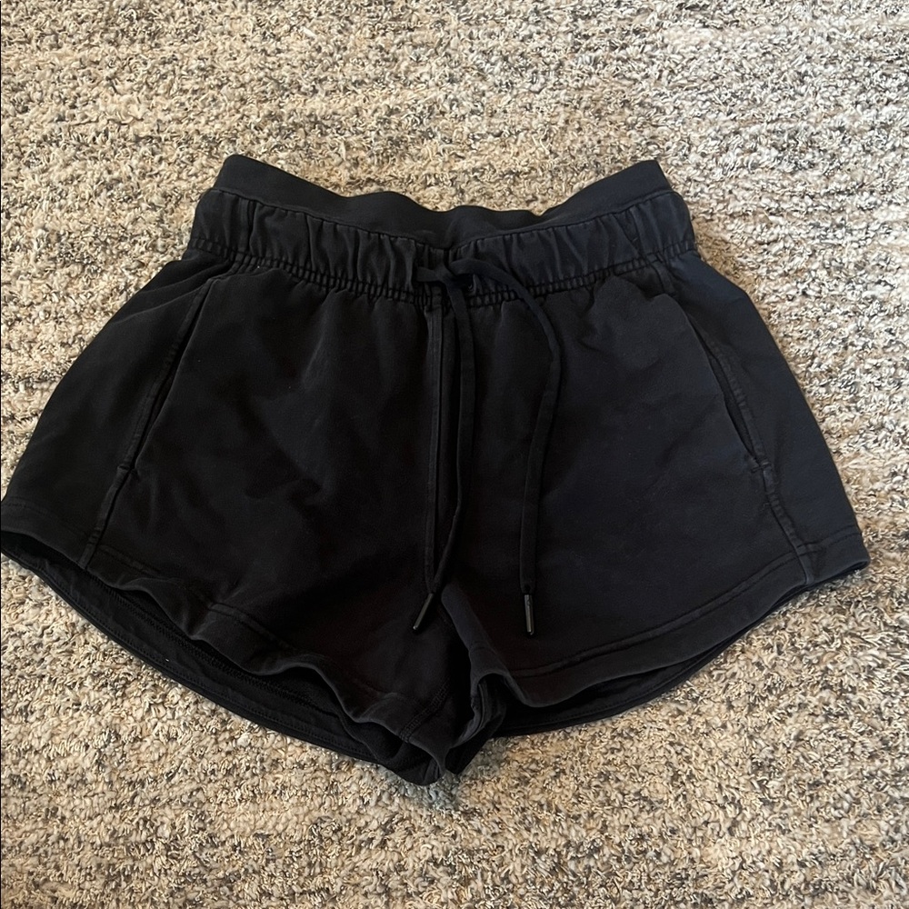 Lululemon inner glow high rise shorts 3”